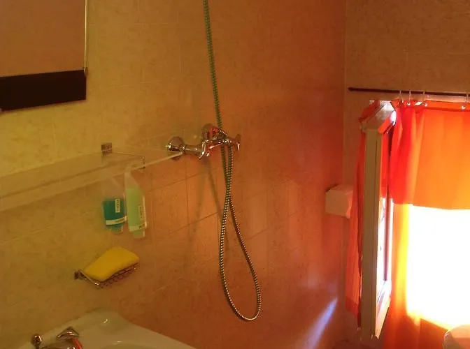 Dora Nocleg ze śniadaniem *