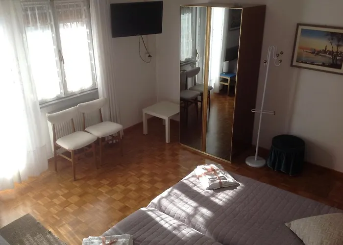 Dora Nocleg ze śniadaniem *